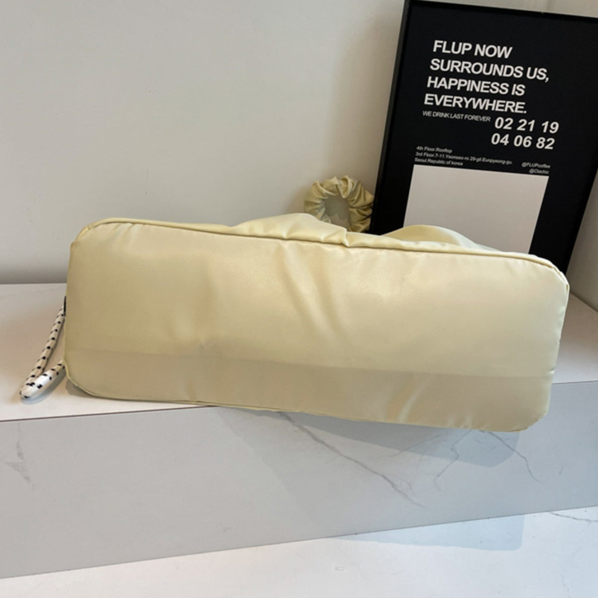 Große Tragetasche mit Rüschen