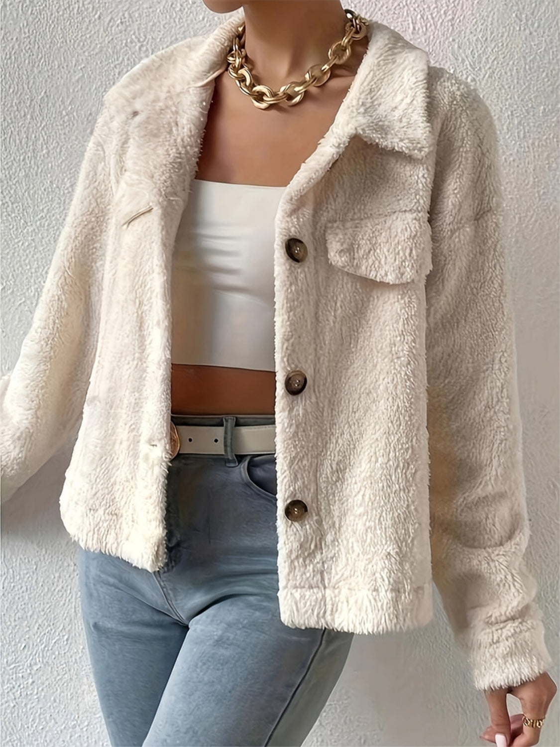 Jacke mit Kragen und Knopfleiste und dekorativen Taschenklappen