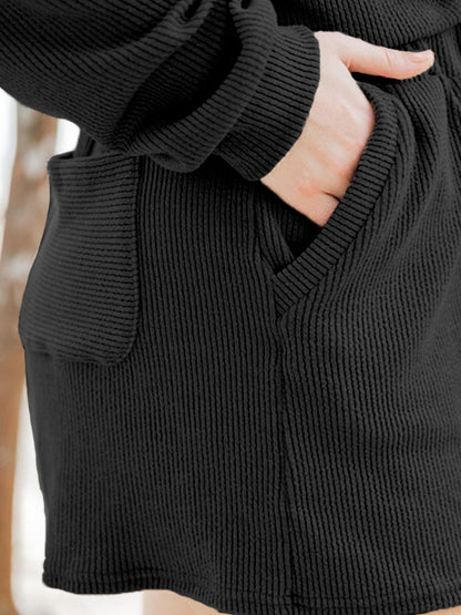 Geripptes Langarm-Top und Shorts-Set mit Rundhalsausschnitt