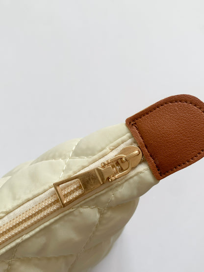 Solide gesteppte Clutch mit Reißverschluss