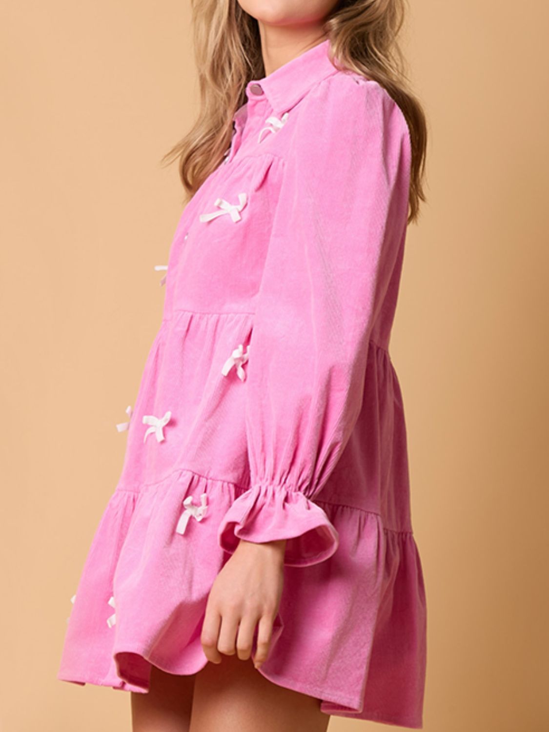 Minikleid mit Kragen und Volantärmeln