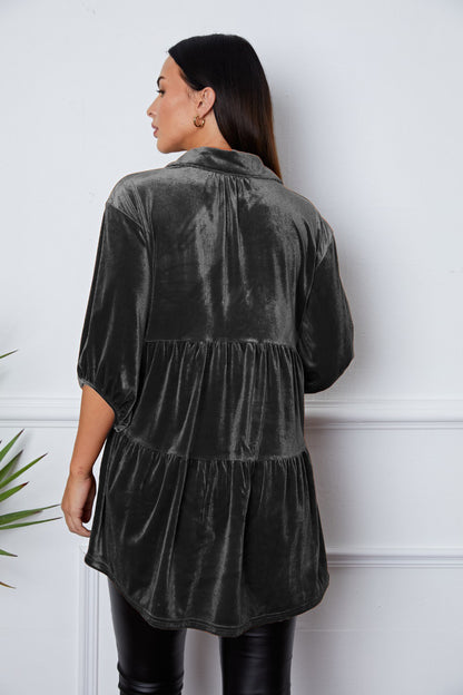 Gestuftes Hemd aus Samt mit Knopfleiste und Kragen