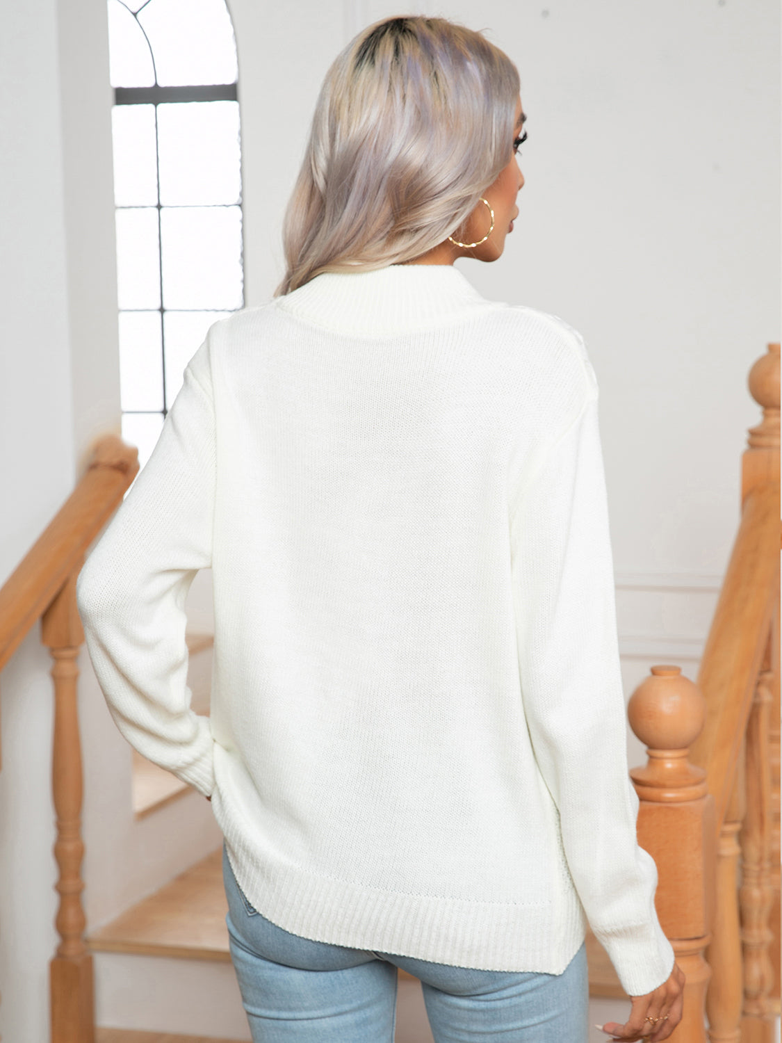 Pullover mit durchbrochenem geometrischem Stehkragen