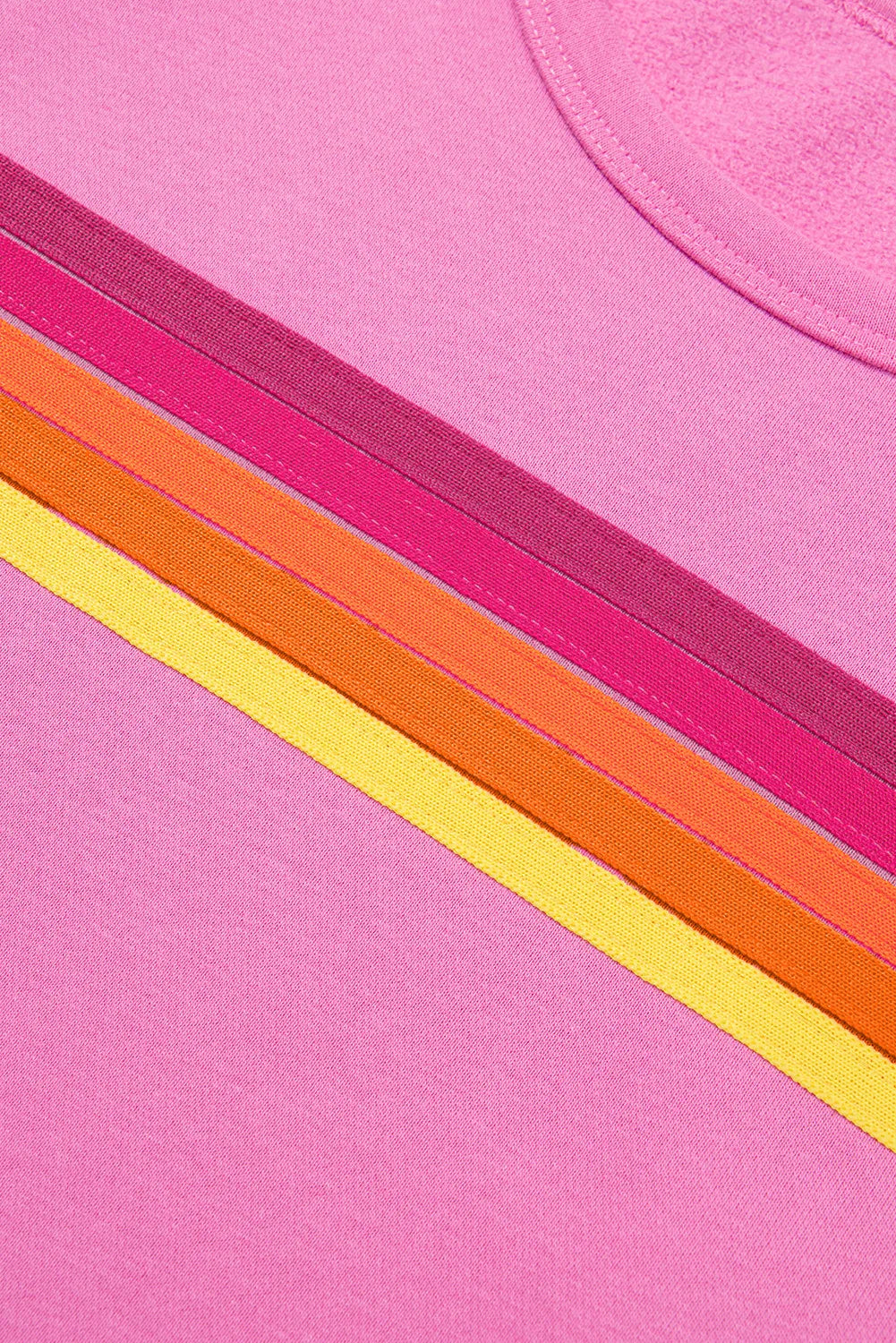 Set aus Oberteil und Shorts mit Rundhalsausschnitt und Kontraststreifen in voller Größe