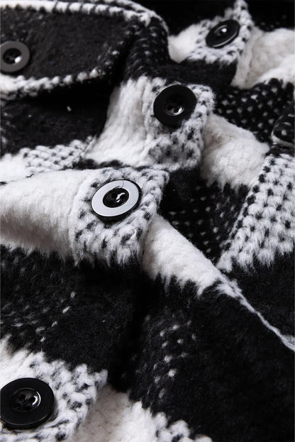 Karierte, langärmlige Jacke mit Knöpfen