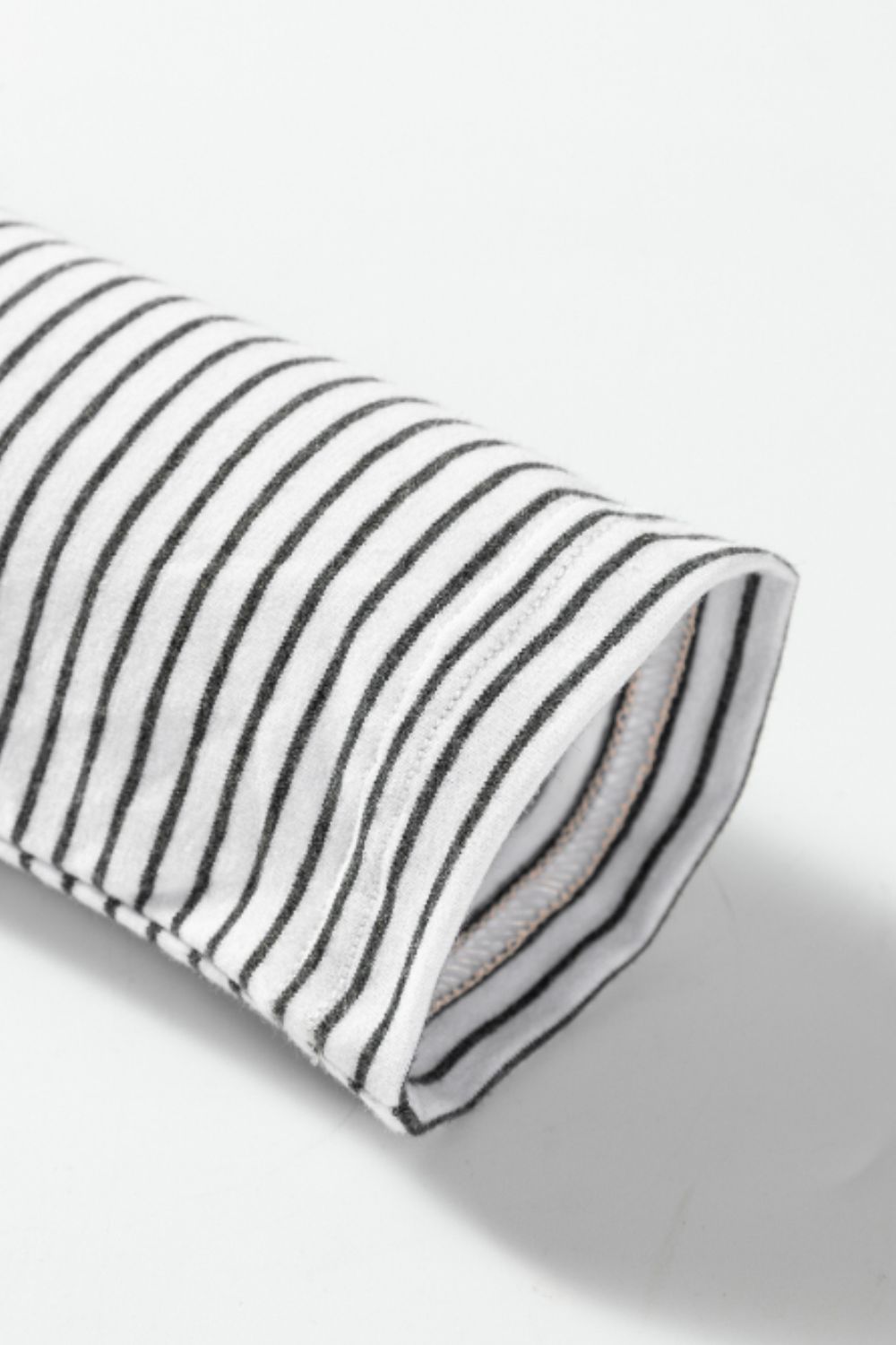 Gestreifte Strickjacke mit offenen Ärmeln und Taschen