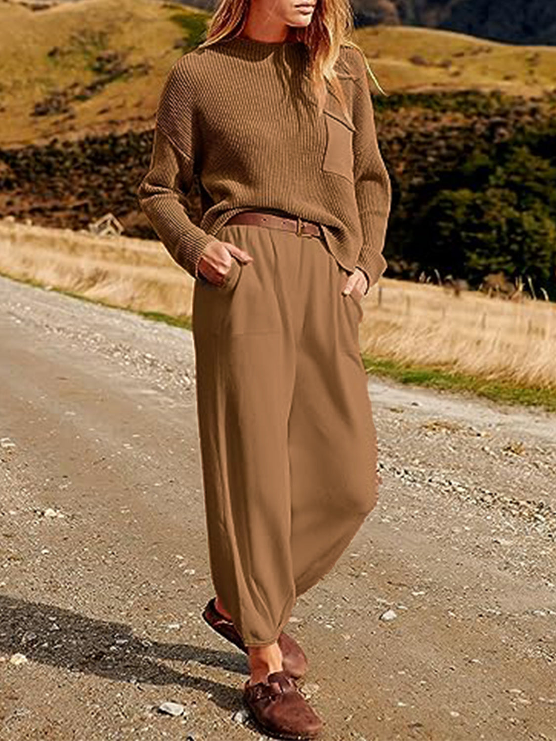 Set aus Strickoberteil und Jogginghose