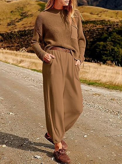 Set aus Strickoberteil und Jogginghose