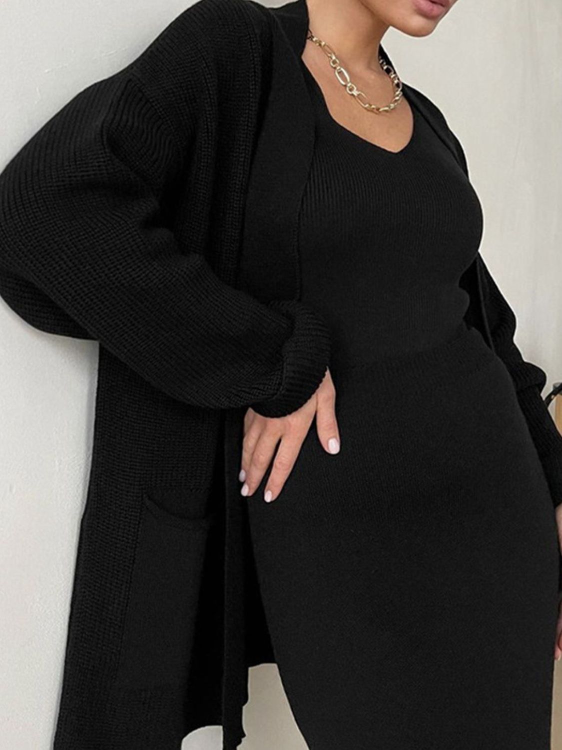 Set aus langärmliger Strickjacke mit Taschen und Rockpullover