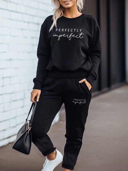 PERFECTLY IMPERFECT – Set aus Sweatshirt und Jogginghose mit Grafik