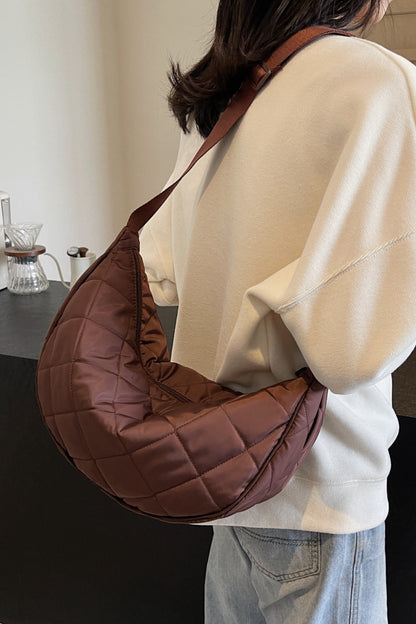 Umhängetasche mit Karomuster, gestepptem und verstellbarem Riemen