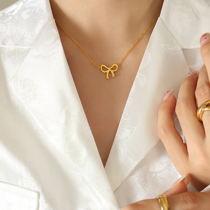 Halskette mit Schleifenanhänger aus Titanstahl