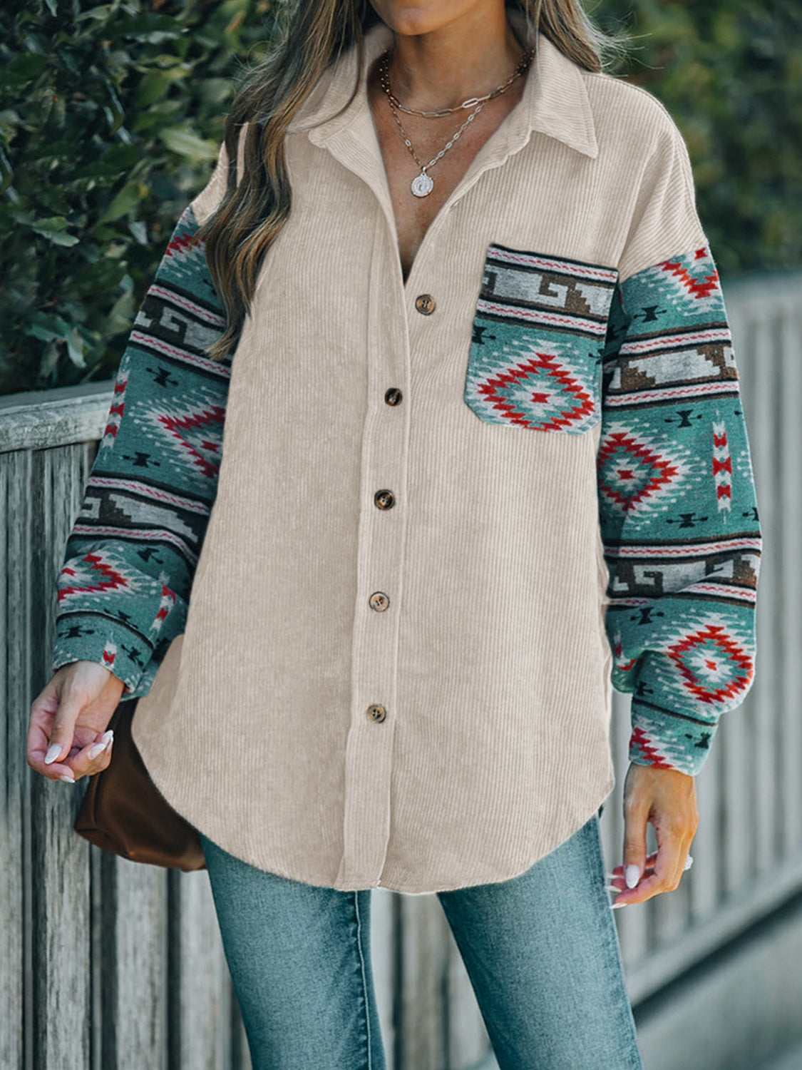 Perfee – Hemdjacke mit Taschen und geometrischem Kragen