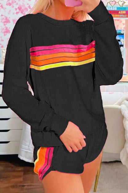 Set aus Oberteil und Shorts mit Rundhalsausschnitt und Kontraststreifen in voller Größe