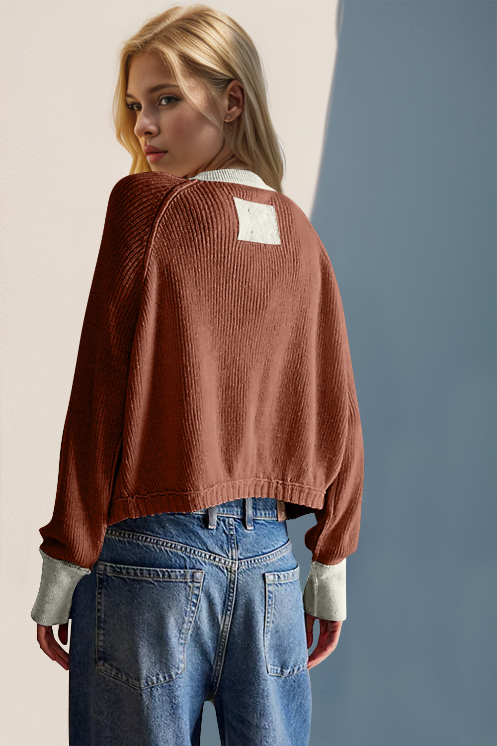 Double Take – Langärmlige Strickjacke mit Kontrastknöpfen