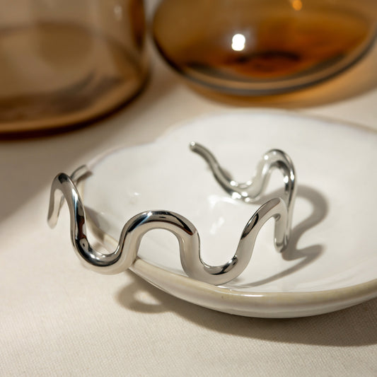Wellenförmiges Armband aus Edelstahl