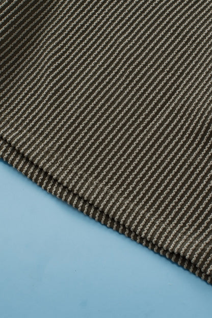 Set aus Rundhalsoberteil und Shorts mit Taschen in Übergröße