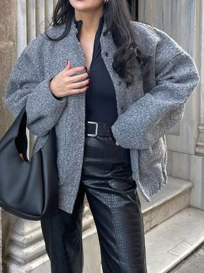 Jacke mit überschnittenen Schultern und Druckknöpfen in voller Größe