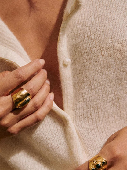 Langärmliger Pullover mit Knopfleiste