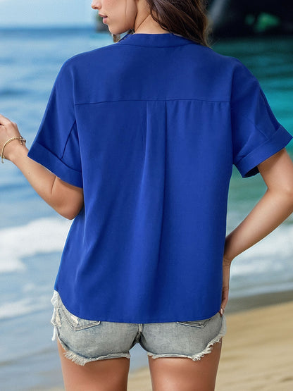 Geknöpfte, gekerbte Kurzarmbluse