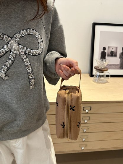 Armband mit kontrastierender Textur und Schleife