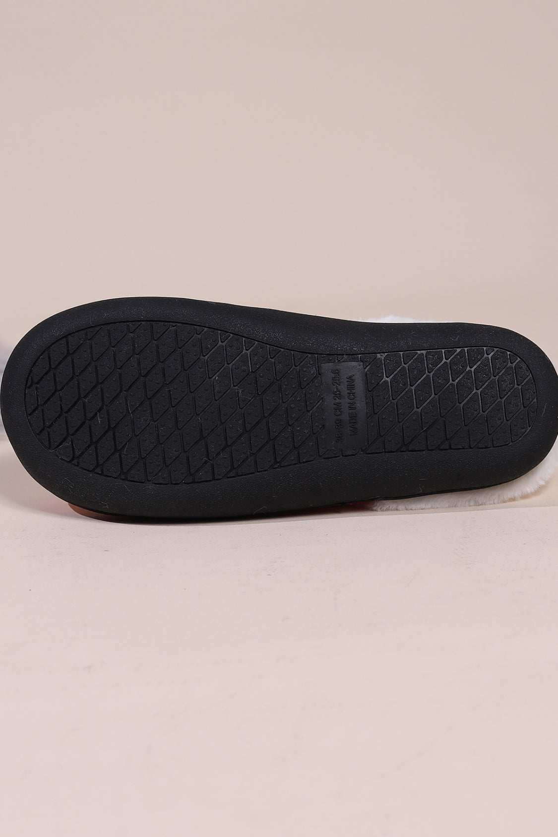 Schneemann-Hausschuhe aus Kunstfell mit runder Zehenpartie