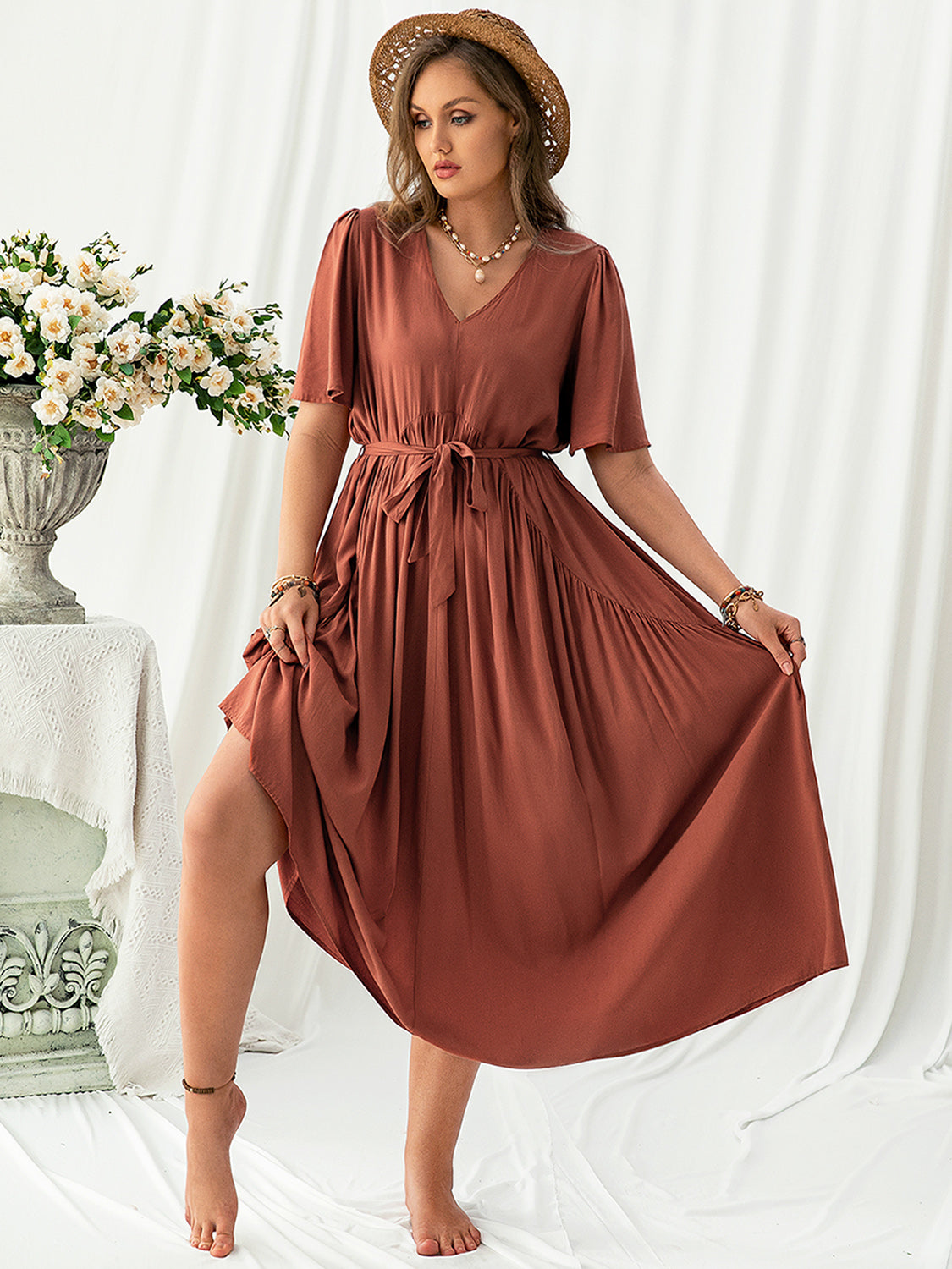 Midikleid mit V-Ausschnitt und Flatterärmeln in Übergröße