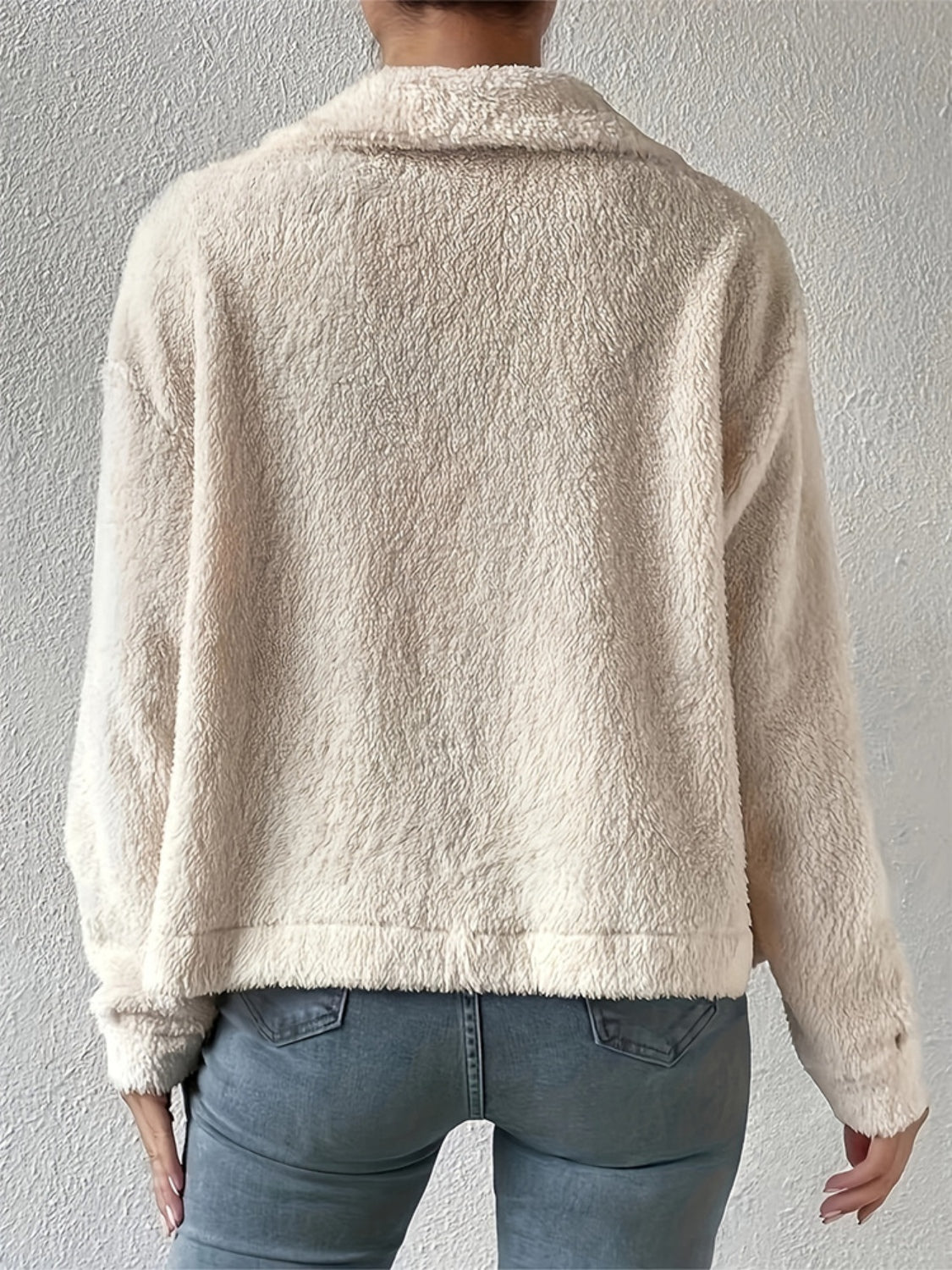 Jacke mit Kragen und Knopfleiste und dekorativen Taschenklappen