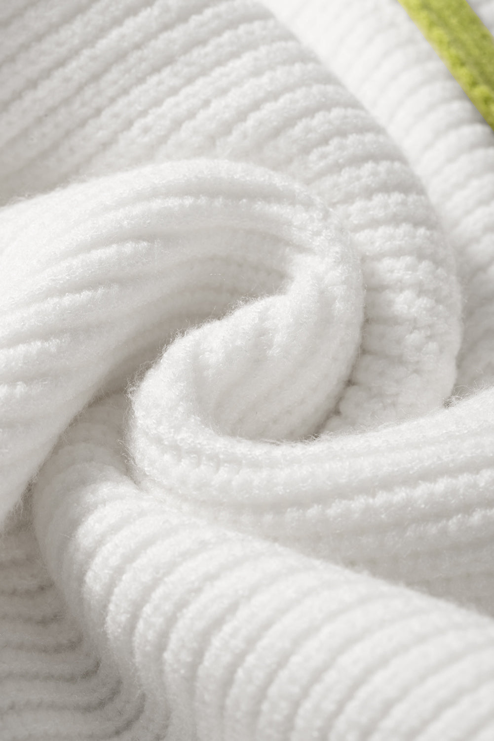 Pullover mit kontrastierendem Halbreißverschluss und überschnittenen Schultern