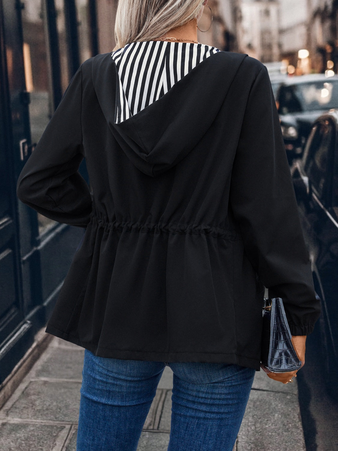 Kapuzenjacke mit Kordelzug, Reißverschluss und Taschen