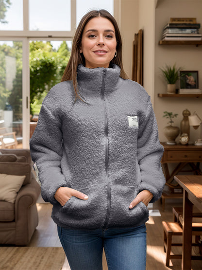 Sherpa-Jacke mit Rollkragen und Reißverschluss in voller Größe und langen Ärmeln