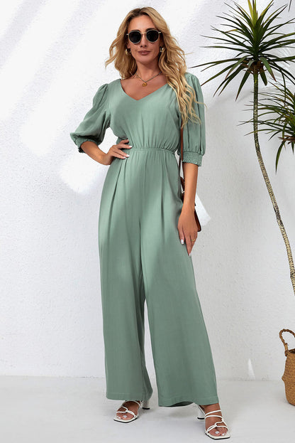 Jumpsuit mit V-Ausschnitt und halblangen Ärmeln