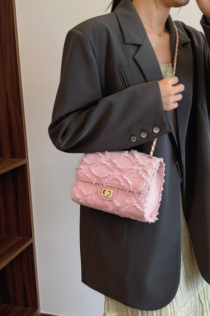 Umhängetasche aus Denim mit ungesäumtem Saum