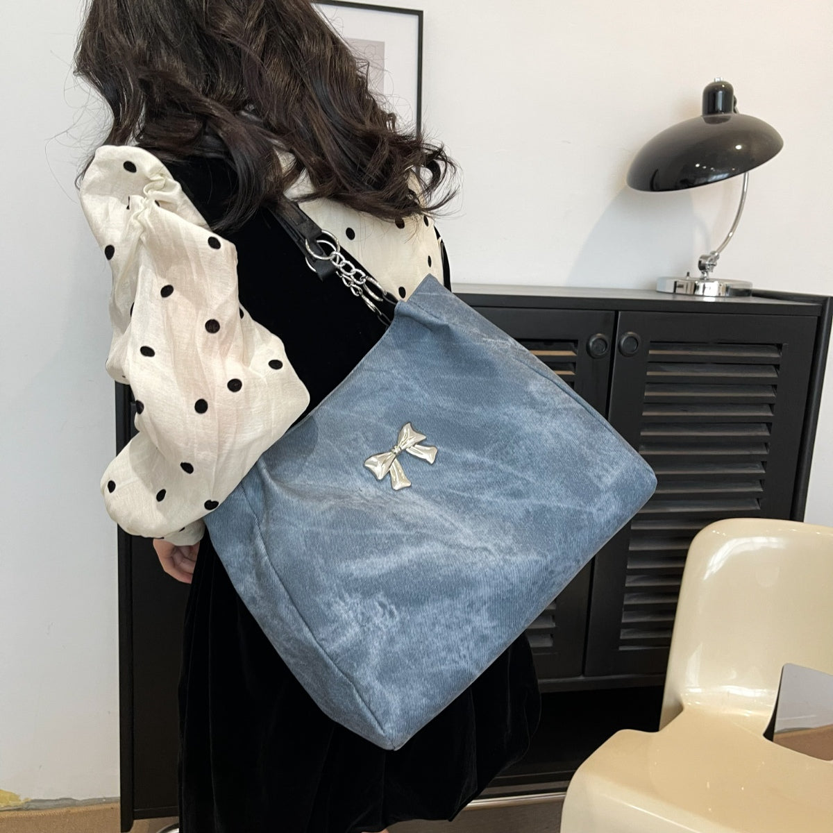 Mittelgroße Tragetasche aus Polyester mit Schleife