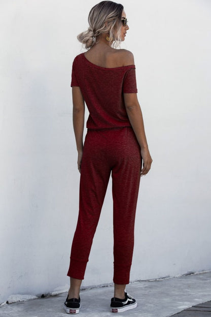 Asymmetrischer Jumpsuit mit Bindeband am Hals und Taschen