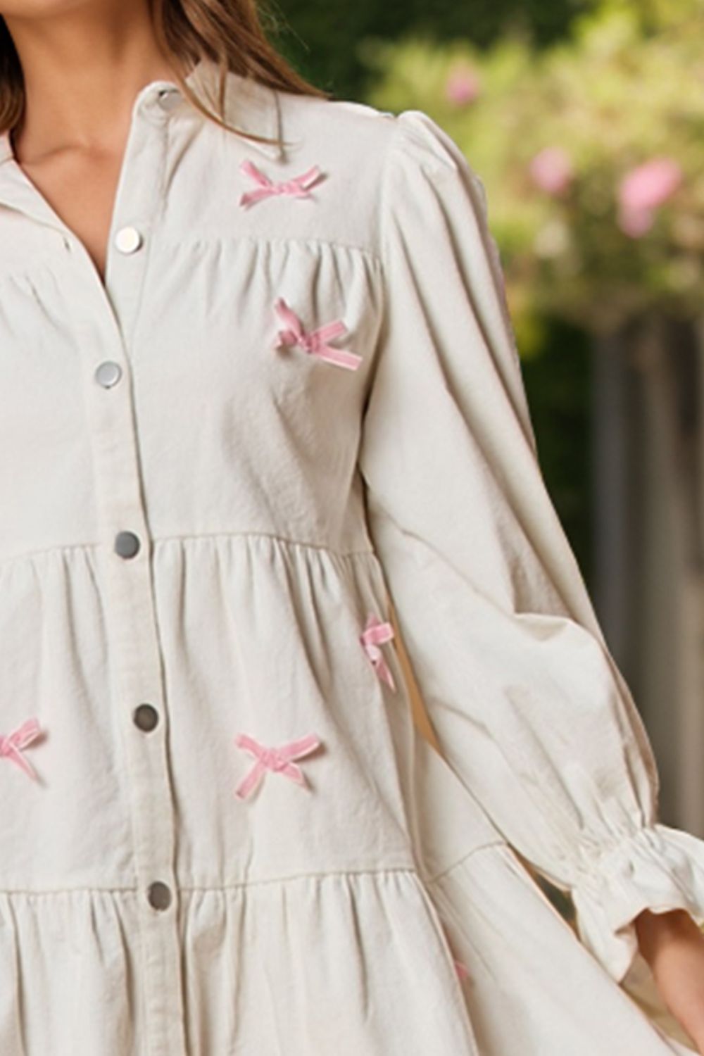 Minikleid mit Kragen und Volantärmeln