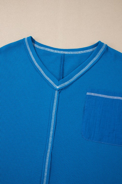 Oberteil mit V-Ausschnitt und Spitzen-Patchwork-Ärmeln