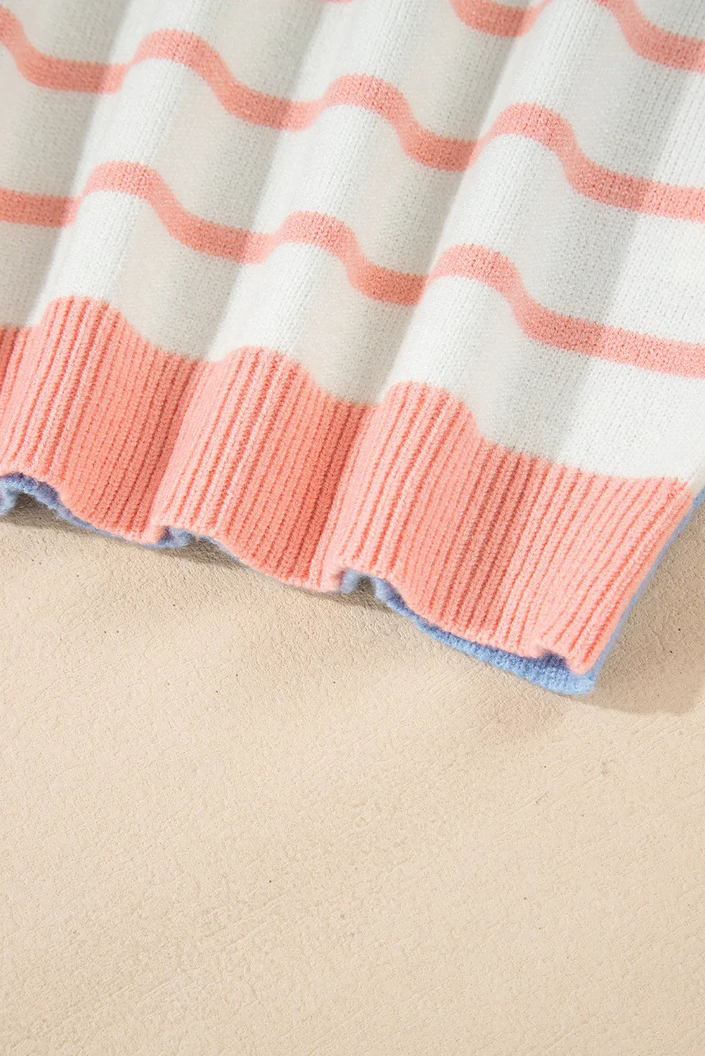 Pullover mit Rundhalsausschnitt und langen Ärmeln und Kontraststreifen