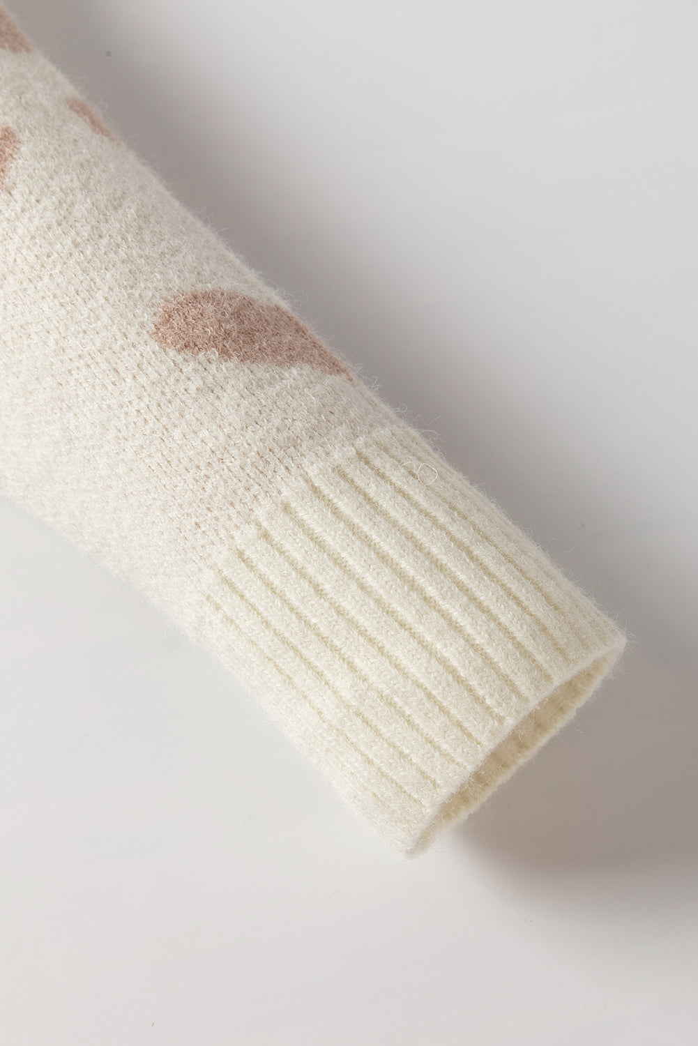 Strickjacke mit Leopardenmuster und V-Ausschnitt und Knopfleiste