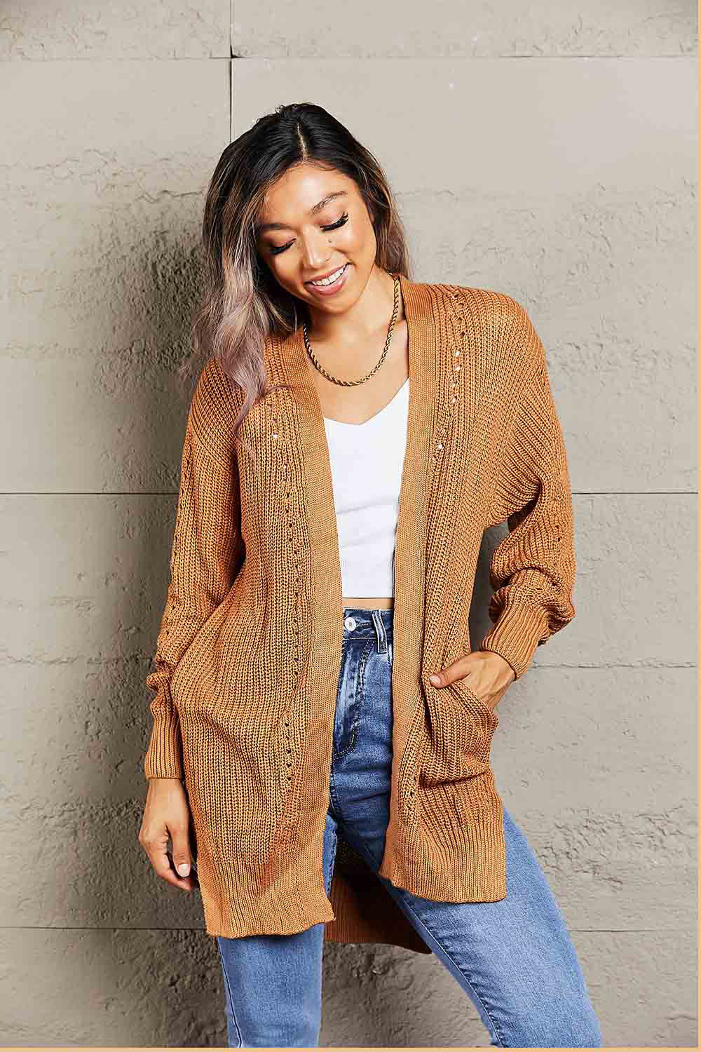 Gewebte, rechts durchbrochene Rippstrick-Strickjacke mit Schlitz
