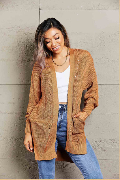 Gewebte, rechts durchbrochene Rippstrick-Strickjacke mit Schlitz