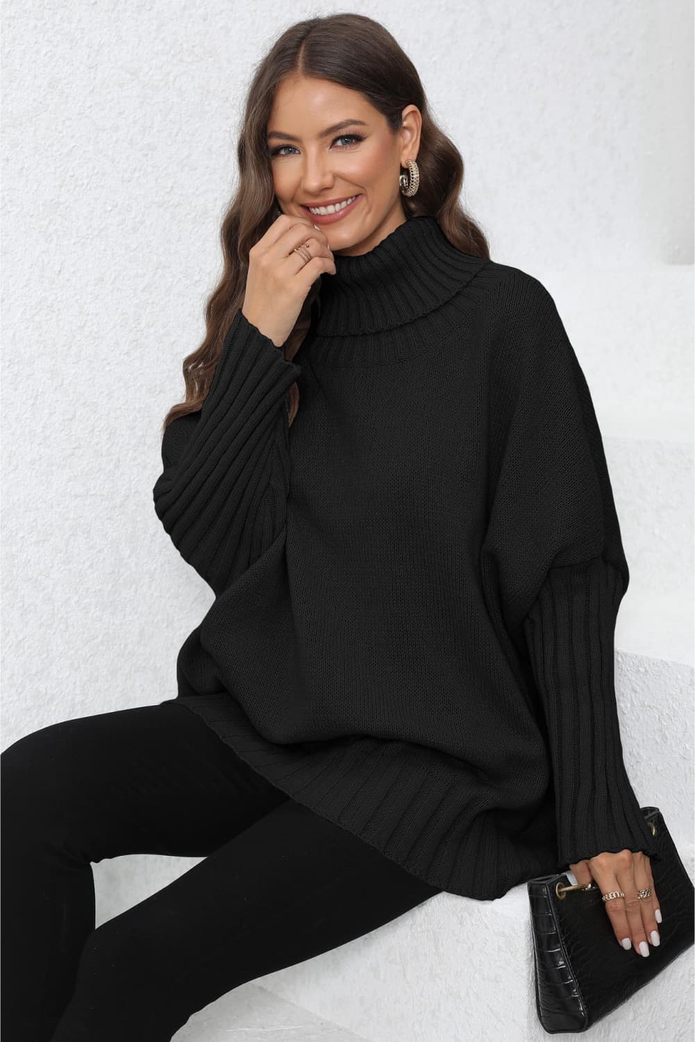 Gerippter Pullover mit Rollkragen und langen Ärmeln