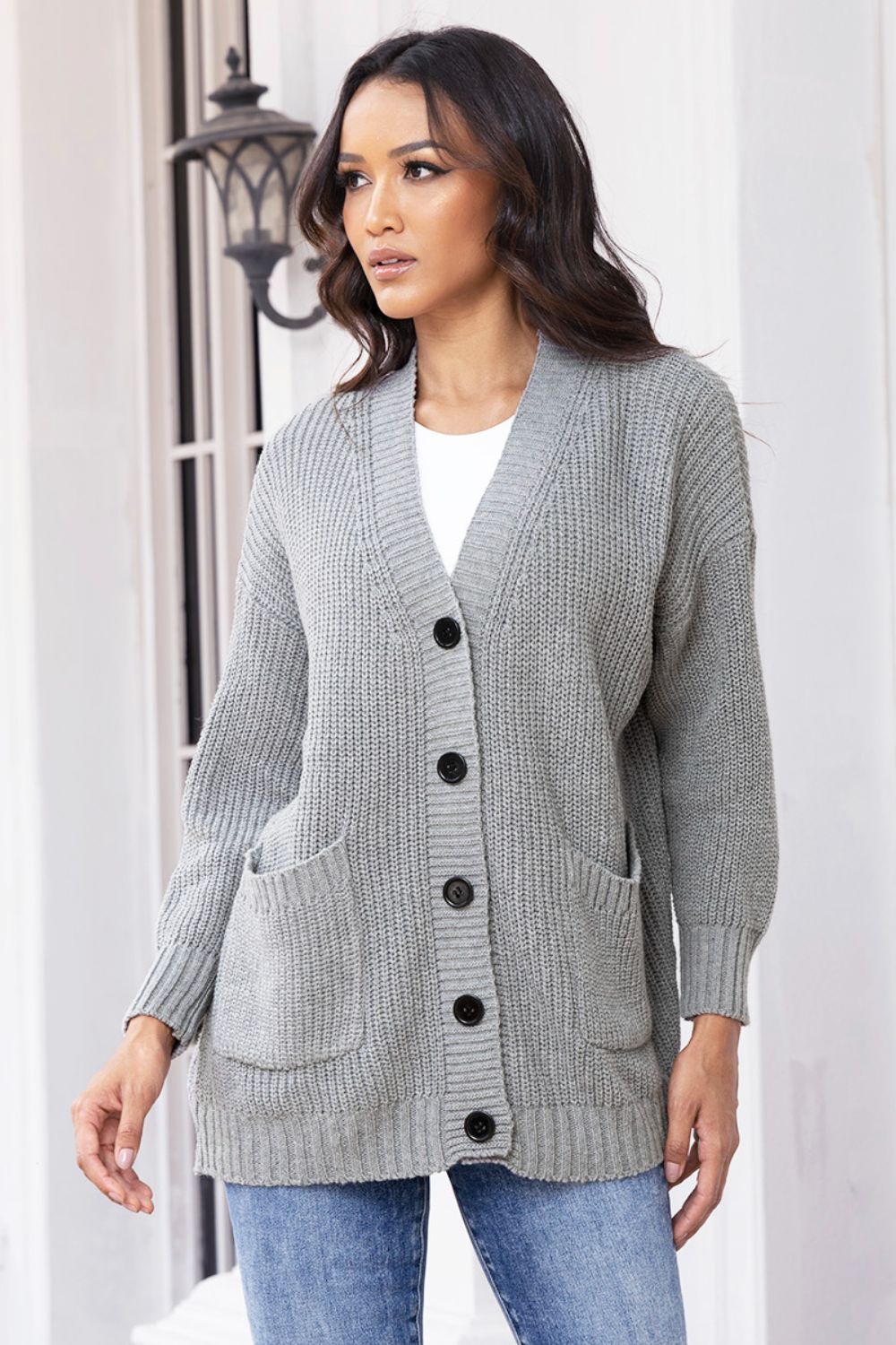 Langärmlige Strickjacke mit Knöpfen und Taschen
