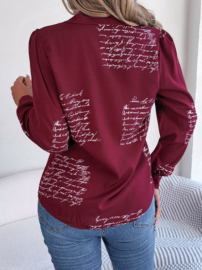 Langärmlige Bluse mit Buchstaben-Print und Knopfleiste