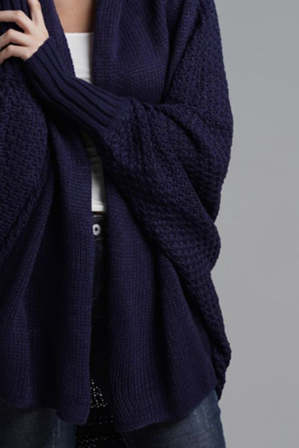 Strickjacke mit offenen Fledermausärmeln vorne