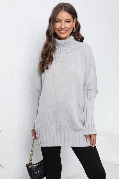 Gerippter Pullover mit Rollkragen und langen Ärmeln