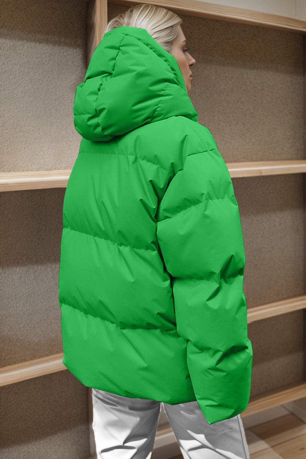 Pufferjacke mit Reißverschluss und Kapuze und Taschen