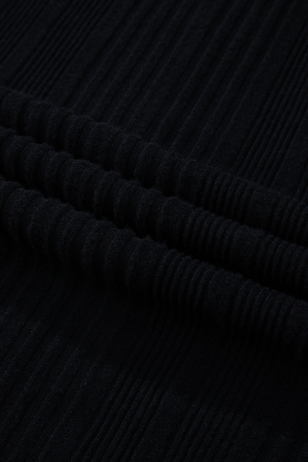 Minikleid mit Farbblockdesign und tief angesetzter Schulterpartie und langen Ärmeln