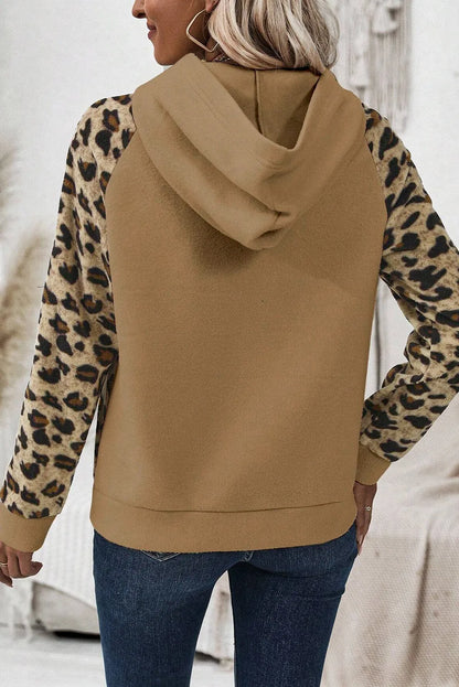 Langärmliger Hoodie mit Leopardenmuster und halbhohem Knopf