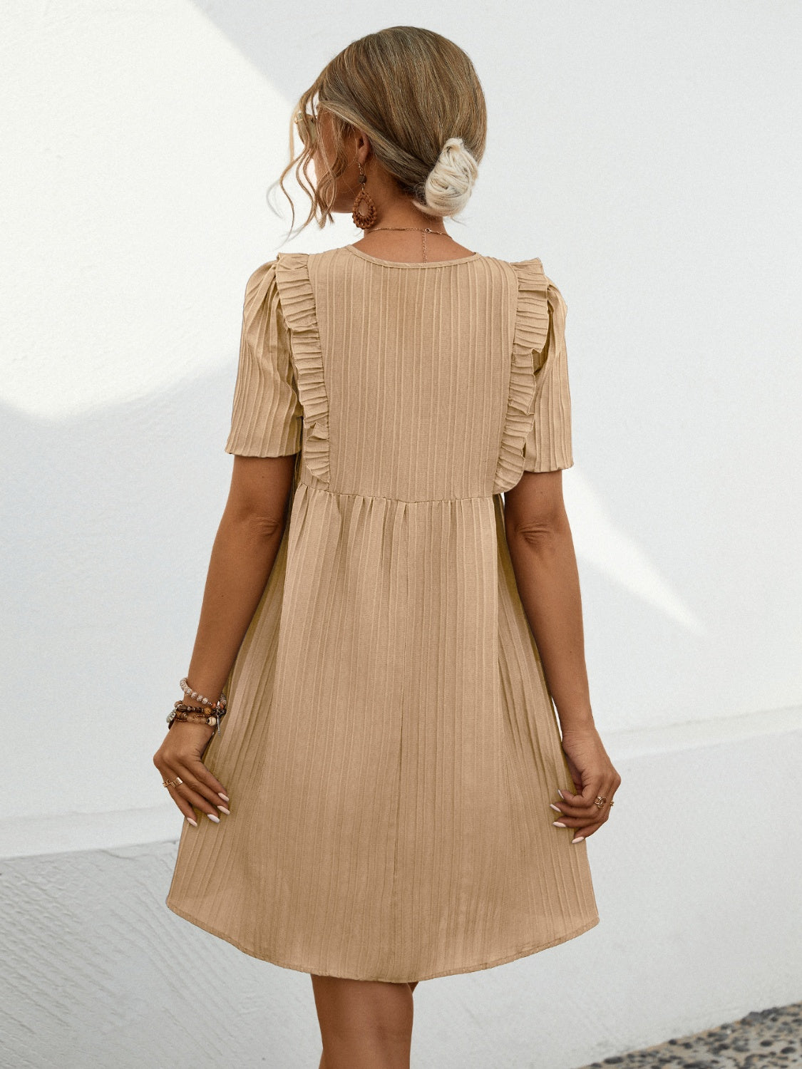 Minivestido de manga corta con cuello anudado